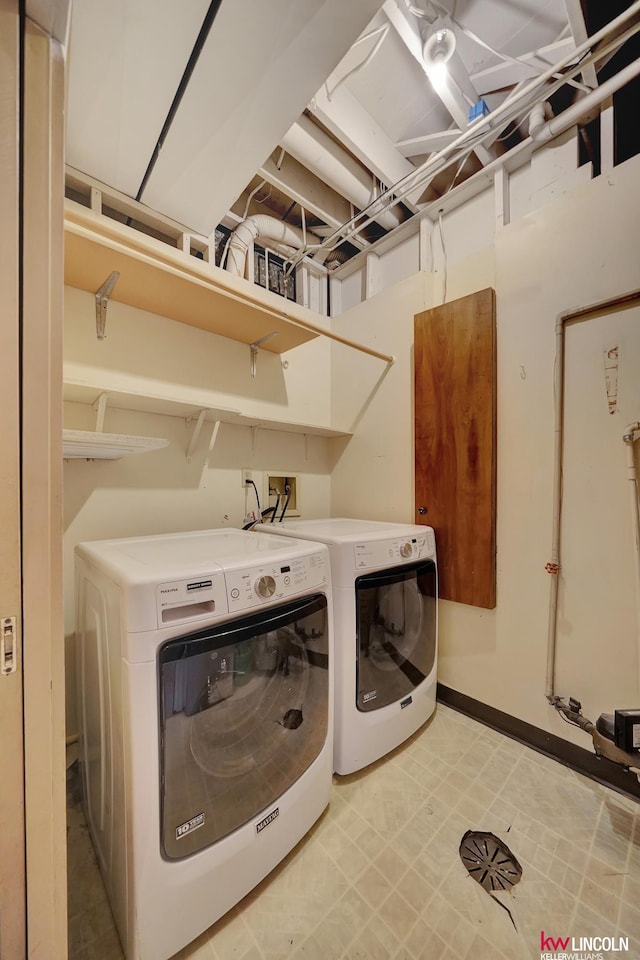 430 N 86th St, Lincoln, NE 68505 - laundry area featuring washer and clothes dryer, baseboards, and light floors