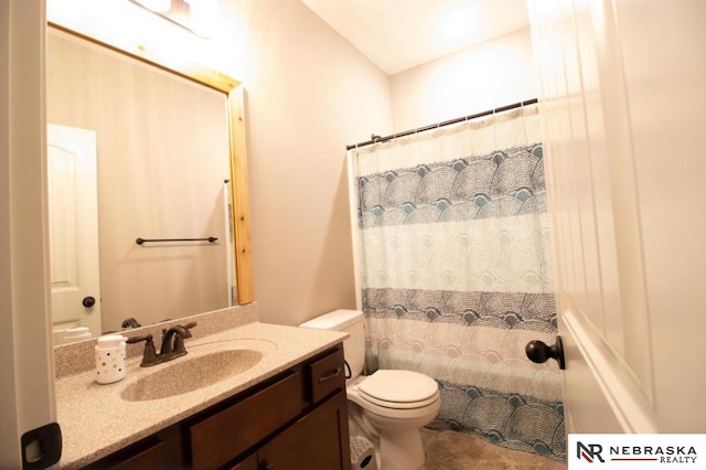 10425 S 110th St, Papillion, NE 68046 - full bath featuring vanity, toilet, and curtained shower