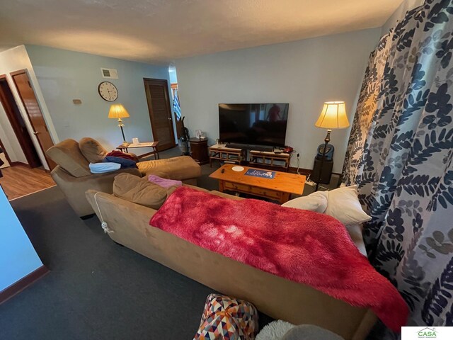 5427 W Hughes St, Lincoln, NE 68524 - living room with baseboards