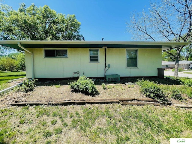 5427 W Hughes St, Lincoln, NE 68524 - view of property exterior with central AC
