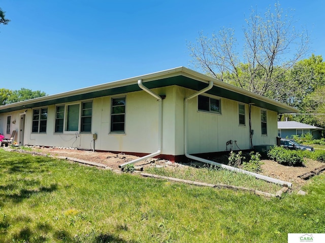 5427 W Hughes St, Lincoln, NE 68524 - view of side of home featuring a yard