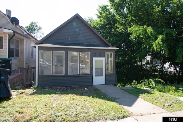 1204 S 27th St, Omaha, NE 68105 - bungalow featuring a sunroom and a front yard