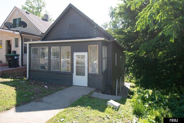 1204 S 27th St, Omaha, NE 68105 - bungalow-style house with a sunroom
