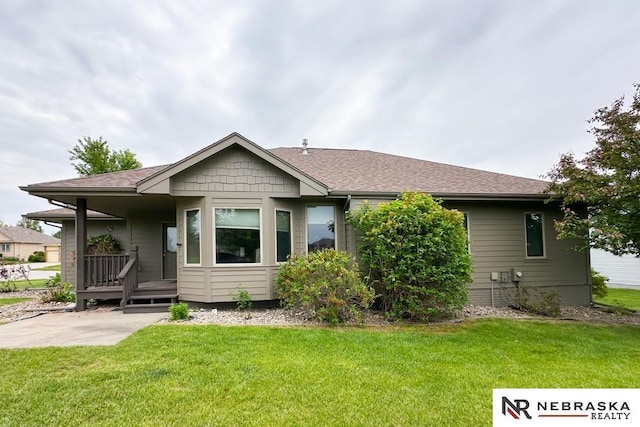 21204 Hampton Dr, Gretna, NE 68028 - view of front of property featuring a front lawn and a shingled roof