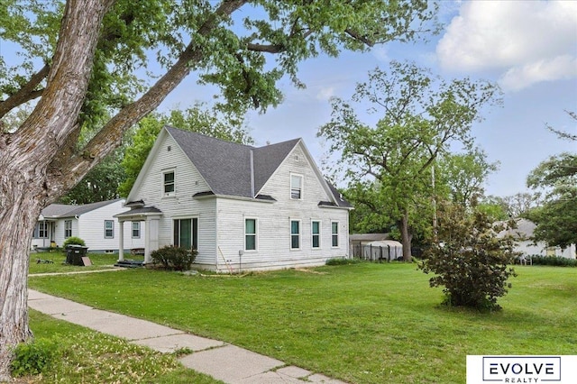453 W 4th St, Wahoo, NE 68066 - view of front facade featuring a front lawn and a shingled roof