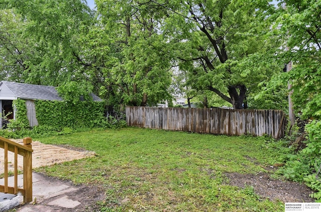 2909 N 26th St, Omaha, NE 68111 - view of yard