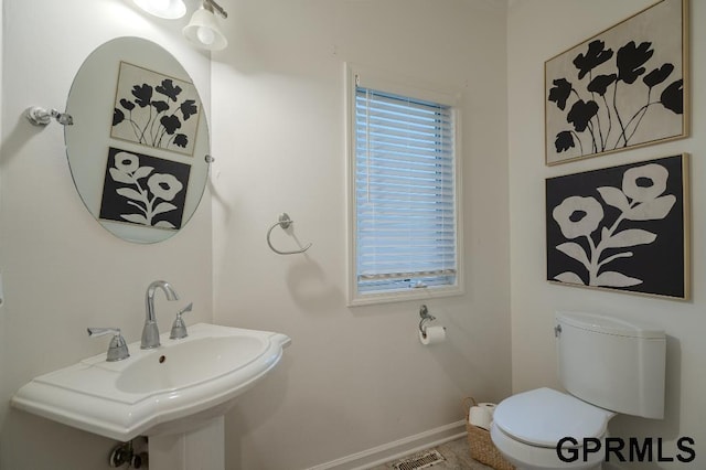 15931 Yates St, Omaha, NE 68116 - bathroom featuring toilet, baseboards, and a sink