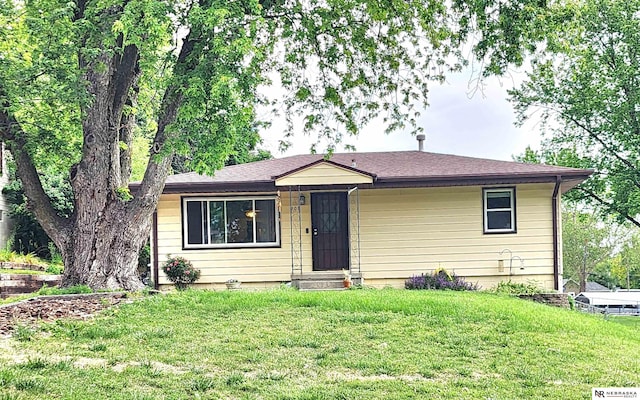 908 Arnold St, Glenwood, IA 51534 - view of front facade featuring a front yard