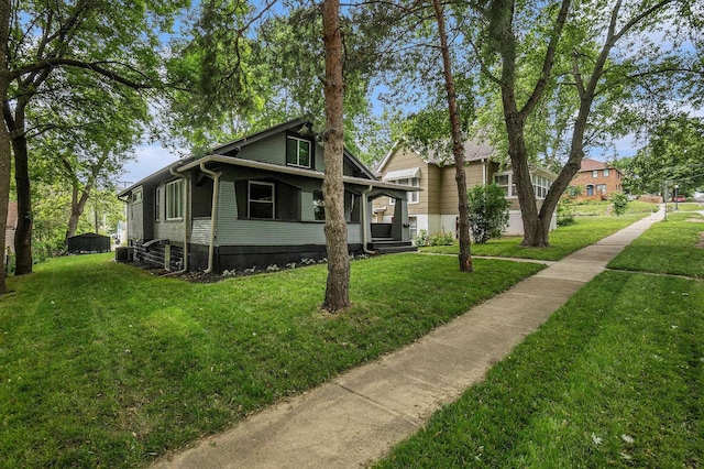4709 Cuming St, Omaha, NE 68132 - view of front of home featuring a front yard and a porch