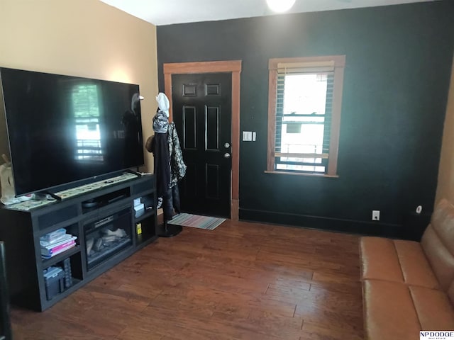 3359 N 41st St, Omaha, NE 68111 - entryway featuring wood finished floors