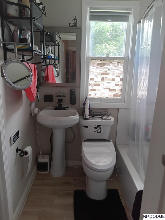 3359 N 41st St, Omaha, NE 68111 - full bathroom with toilet, wood finished floors, shower / bathtub combination with curtain, and baseboards