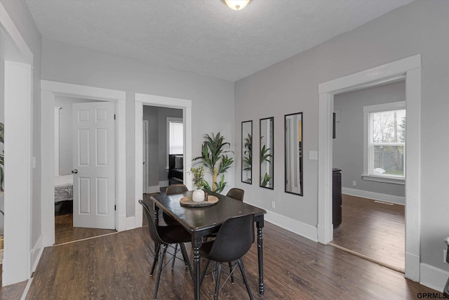 4411 Commercial Ave, Omaha, NE 68110 - dining area featuring wood finished floors and baseboards