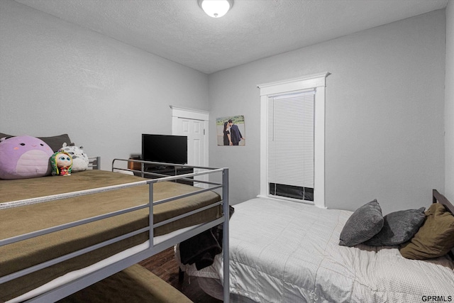 4411 Commercial Ave, Omaha, NE 68110 - bedroom with a textured ceiling