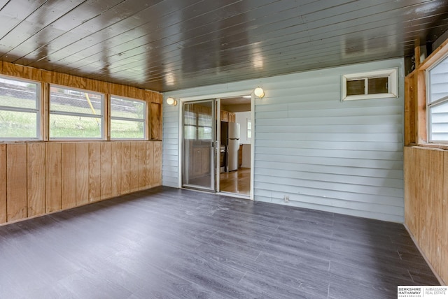 3121 State St, Omaha, NE 68112 - view of unfurnished sunroom