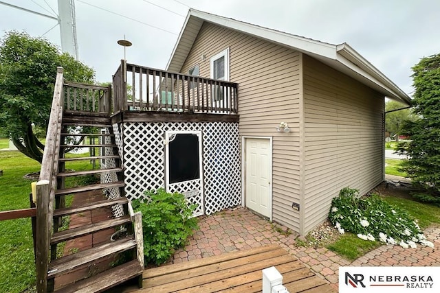 2203 Beaver Lake Blvd, Plattsmouth, NE 68048 - deck with stairway