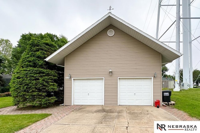 2203 Beaver Lake Blvd, Plattsmouth, NE 68048 - garage featuring driveway