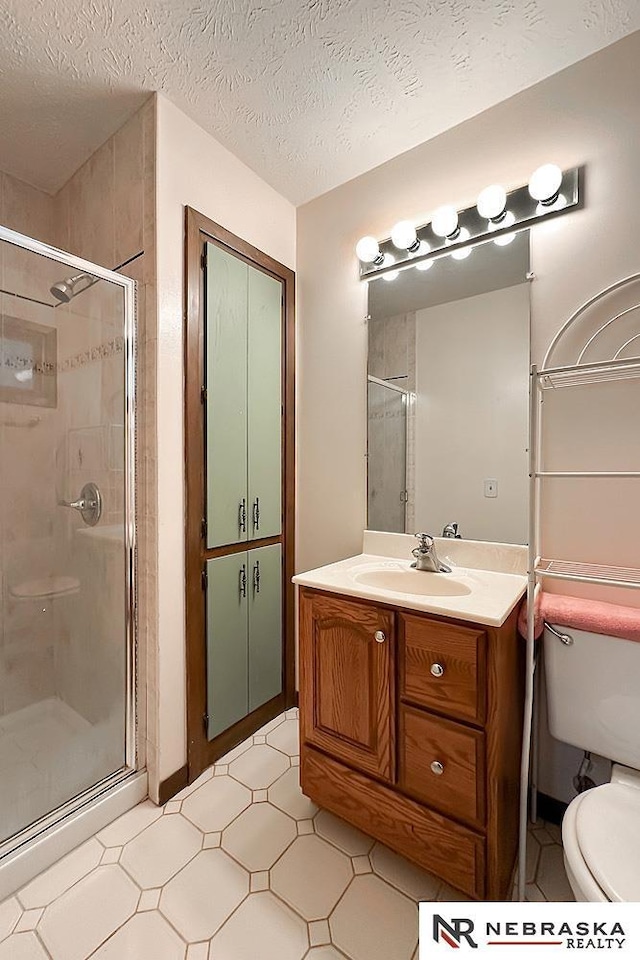 2203 Beaver Lake Blvd, Plattsmouth, NE 68048 - full bath with toilet, vanity, and a shower stall
