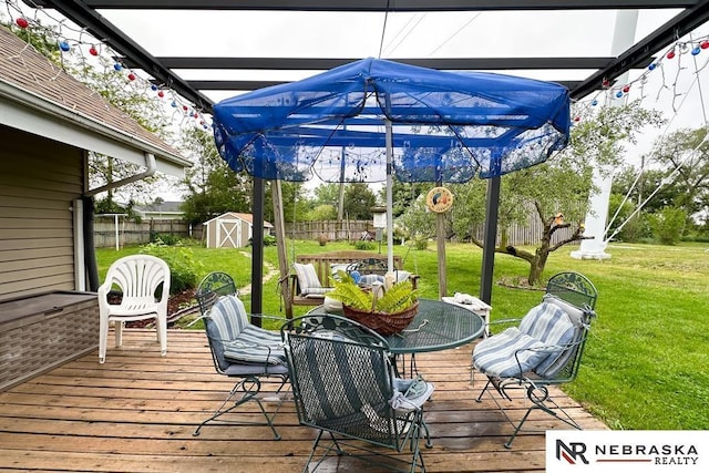 2203 Beaver Lake Blvd, Plattsmouth, NE 68048 - view of wooden terrace
