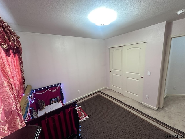 7014 N 89th St, Omaha, NE 68122 - bedroom featuring carpet floors, a textured ceiling, baseboards, and a closet