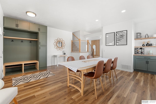 4706 S 187th Ave, Omaha, NE 68135 - dining room featuring light wood-style flooring, baseboards, and recessed lighting