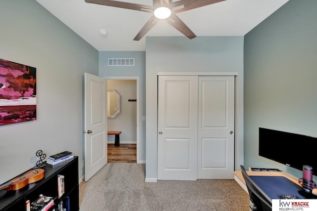 7237 Yankee Woods Dr, Lincoln, NE 68516 - home office with light colored carpet, ceiling fan, and baseboards
