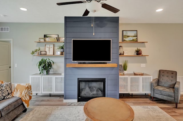 7237 Yankee Woods Dr, Lincoln, NE 68516 - living area featuring wood finished floors, a ceiling fan, recessed lighting, and a fireplace
