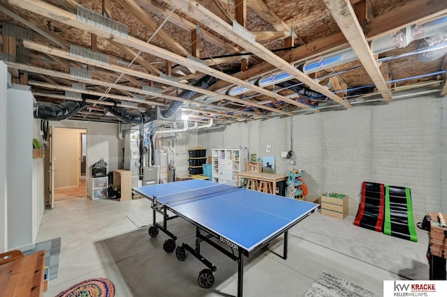 7237 Yankee Woods Dr, Lincoln, NE 68516 - playroom featuring concrete floors