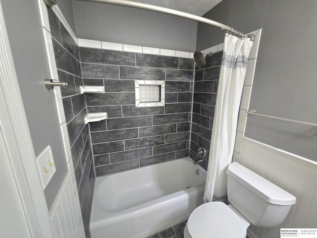 713 Janes View St, Papillion, NE 68046 - bathroom with toilet, shower / tub combo with curtain, and wainscoting