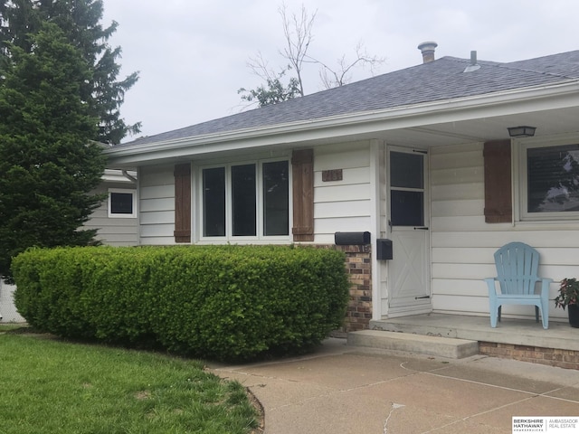 713 Janes View St, Papillion, NE 68046 - entrance to property with roof with shingles