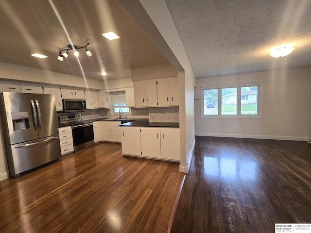 713 Janes View St, Papillion, NE 68046 - kitchen with appliances with stainless steel finishes, a sink, dark countertops, and dark wood-style flooring