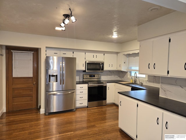 713 Janes View St, Papillion, NE 68046 - kitchen with stainless steel appliances, dark countertops, a sink, and white cabinets