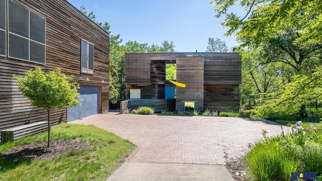 4144 S 88th St, Lincoln, NE 68520 - view of front facade featuring a garage and decorative driveway