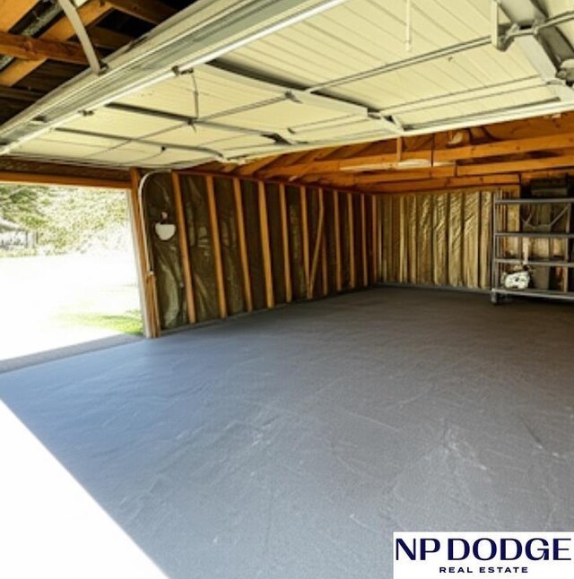 608 Mill St, Council Bluffs, IA 51503 - view of garage