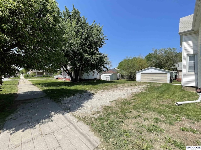 608 Mill St, Council Bluffs, IA 51503 - view of grassy yard featuring an outbuilding and a garage