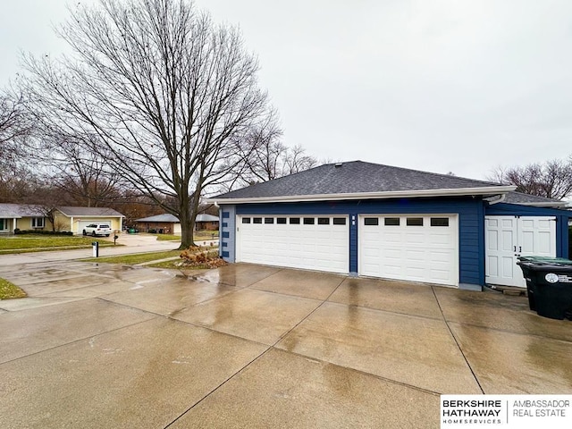 5526 S 124th St, Omaha, NE 68137 - view of garage