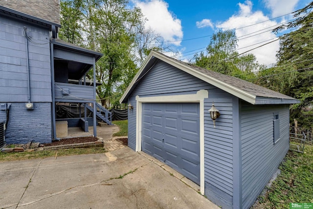 3520 N 55th St, Omaha, NE 68104 - detached garage featuring concrete driveway