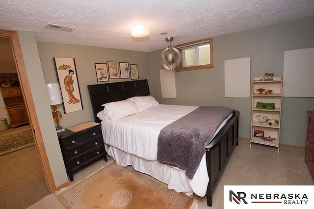 3840 X St, Lincoln, NE 68503 - bedroom featuring light carpet and a textured ceiling
