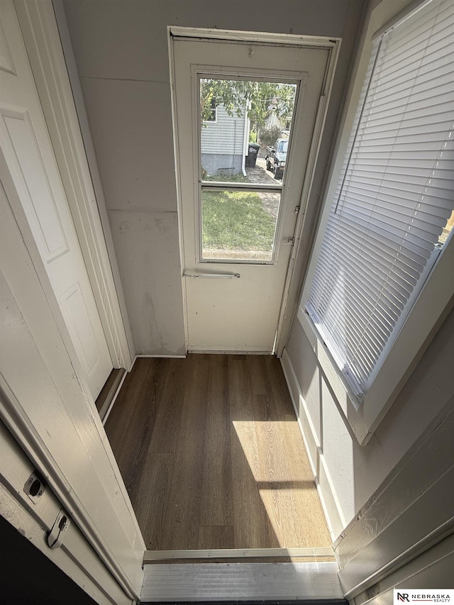 1322 S 21st St, Omaha, NE 68108 - entryway featuring dark wood-style flooring