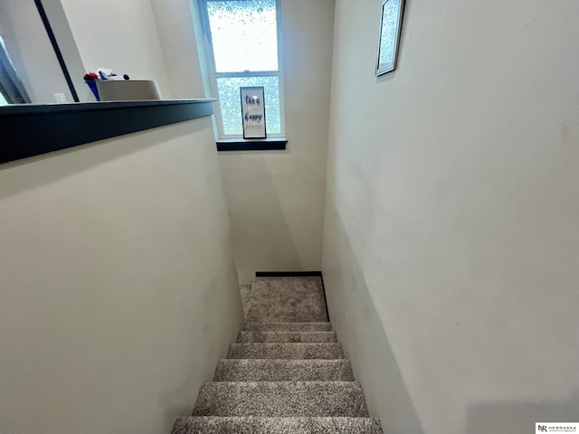 1001 Trail Dr, Valentine, NE 69201 - view of staircase