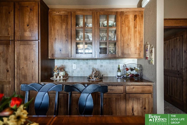 3860 Shady Bend Rd, Grand Island, NE 68801 - bar area featuring decorative backsplash and a textured wall