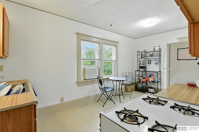 115 N 38th Ave, Omaha, NE 68131 - dining room with a textured ceiling, light flooring, and cooling unit