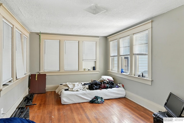 115 N 38th Ave, Omaha, NE 68131 - bedroom featuring wood-type flooring and a textured ceiling