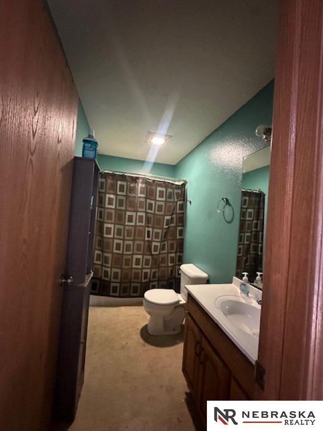 1703 Manderson St, Omaha, NE 68110 - full bathroom featuring vanity, toilet, and a shower with curtain