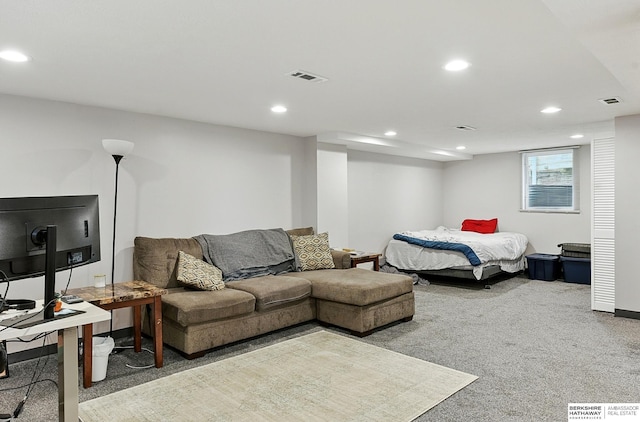 121 N 38th Ave, Omaha, NE 68131 - carpeted bedroom with recessed lighting