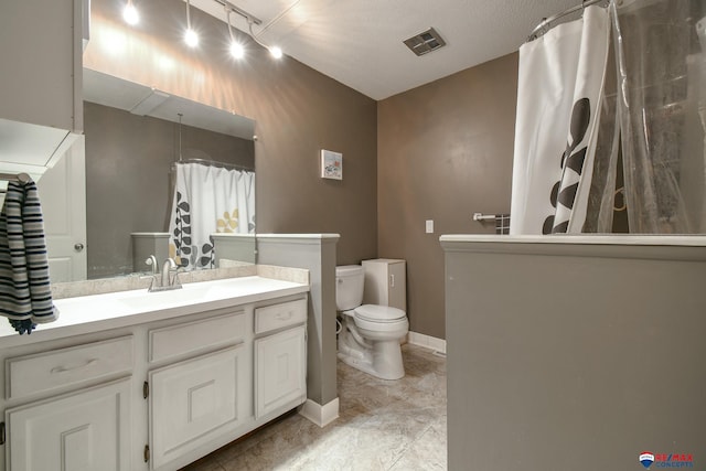 2430 Jameson St S, Lincoln, NE 68512 - full bathroom featuring vanity, toilet, curtained shower, and baseboards