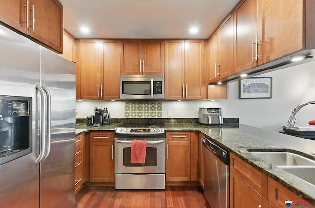 3201 Dodge Ct Unit 5412, Omaha, NE 68131 - kitchen featuring stainless steel appliances, dark wood finished floors, a sink, dark stone counters, and recessed lighting