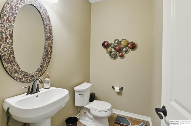 235 N 10th Ave, Springfield, NE 68059 - bathroom featuring baseboards, toilet, and a sink