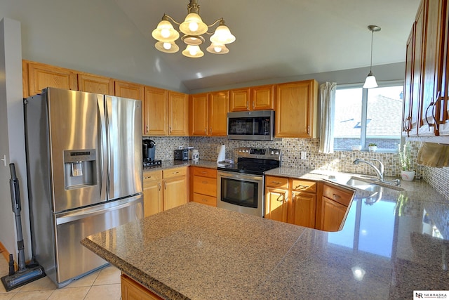10419 N 150th St, Bennington, NE 68007 - kitchen with stainless steel appliances, lofted ceiling, a chandelier, backsplash, and a peninsula