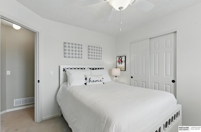 5818 S 159th St, Omaha, NE 68135 - carpeted bedroom featuring a closet, baseboards, a textured ceiling, and a ceiling fan