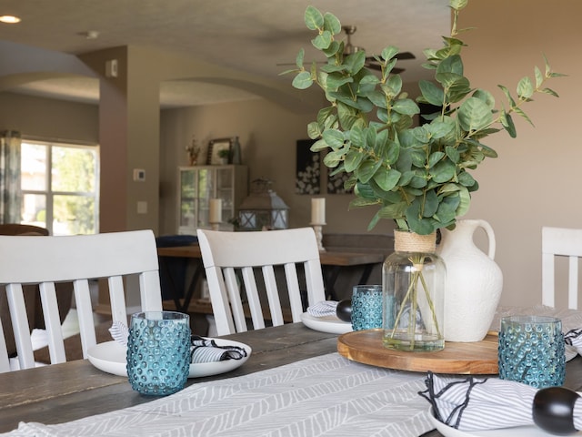 15218 Vane St, Bennington, NE 68007 - dining room with arched walkways